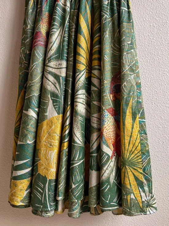 Vintage 1980s Tropical Bird Print Dress With Metallic Threads (L) - Picture 13 of 14